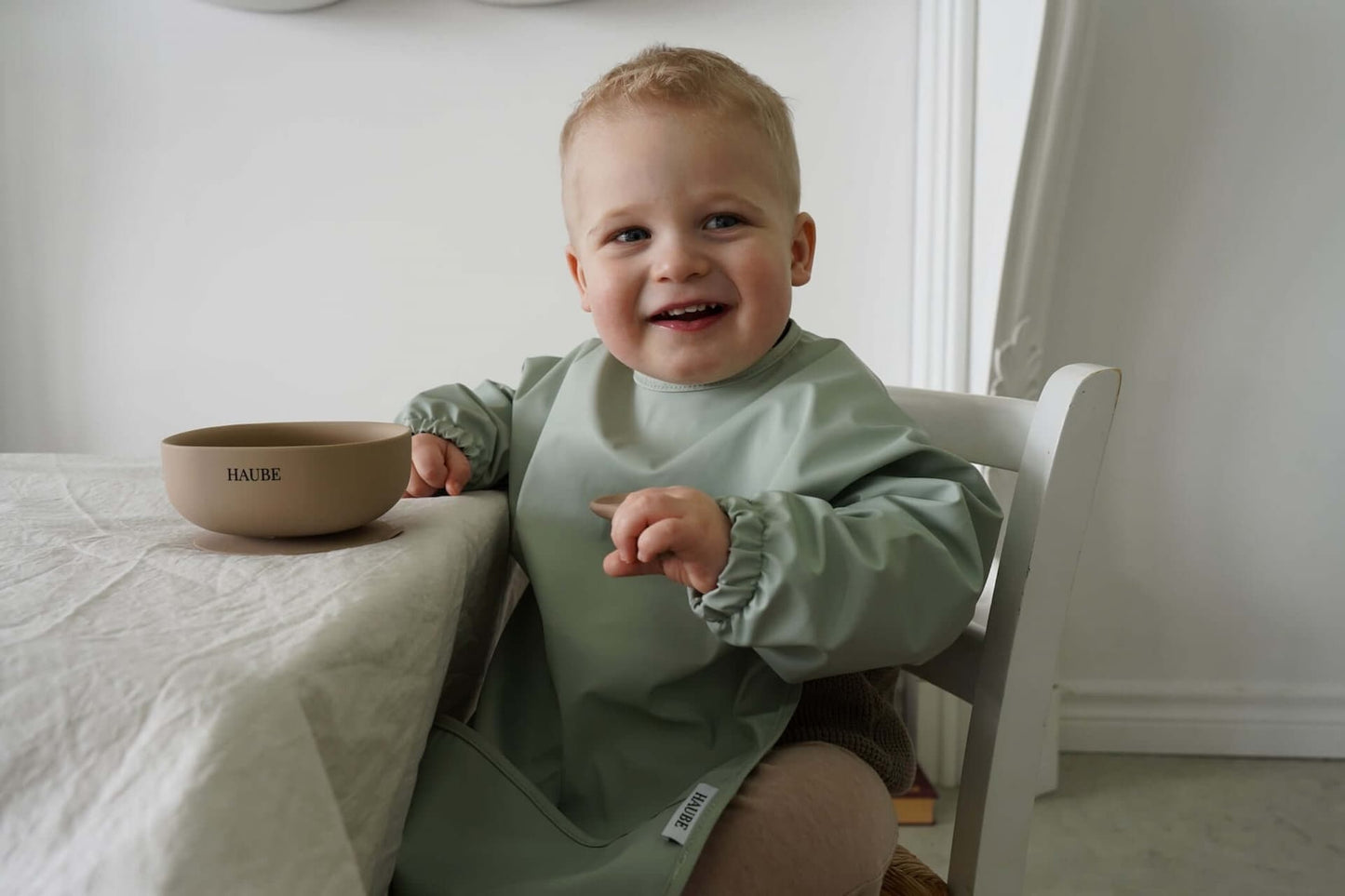 Enfant avec bavoir à manches longues en polyester vert